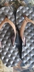 Reef flip flops size 6 narrow